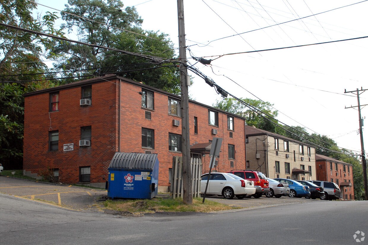 Foto principal - Churchill/Melvin Court Apartments