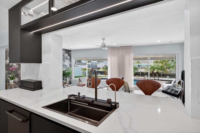 Foto del edificio - 2720 NE 59th St