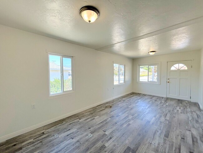 Foto del edificio - NEWLY UPGRADED Single-Story 3-Bedroom Home in Redlands!