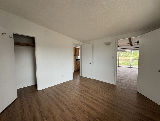 Foto del edificio - 4 Bedroom / 2 Bathroom home for rent