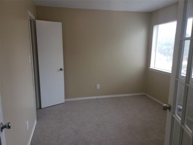 Foto del edificio - 9825 Walnut St