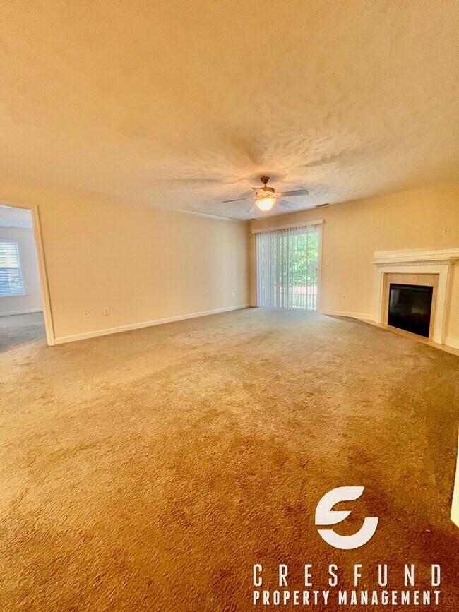 Foto del edificio - GATED COMMUNITY - Freshly Painted 2 Bed 2 Bath Condo AVAILABLE NOW