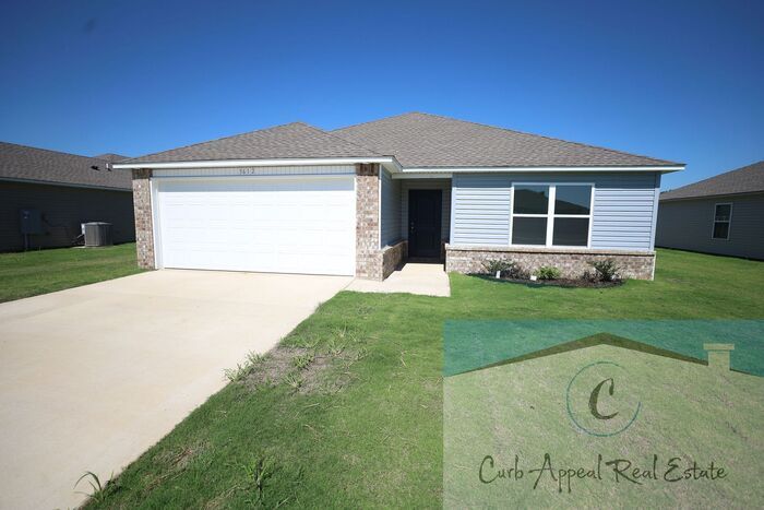 Foto principal - $950 October Move in special!! New constru...