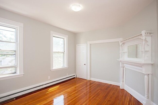 Building Photo - 9/1 Sunny, renovated 3BR near Central, Inm...