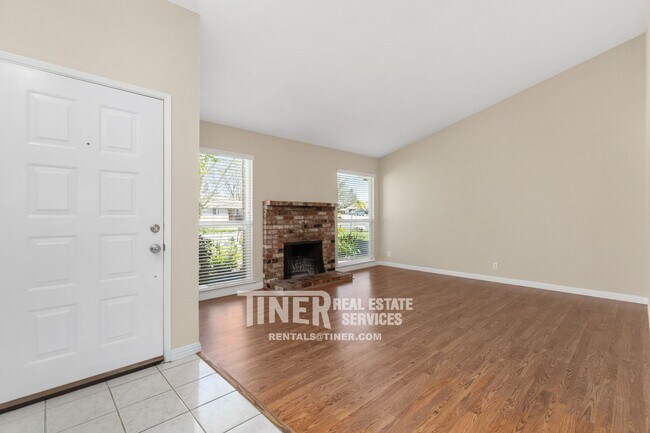 Foto del edificio - 8052 Phoebe Way