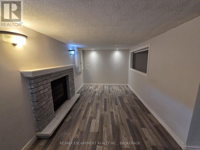 Building Photo - 32 Birchpark Dr