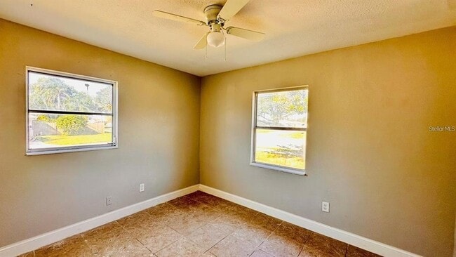 Foto del edificio - 390 W Haines Blvd