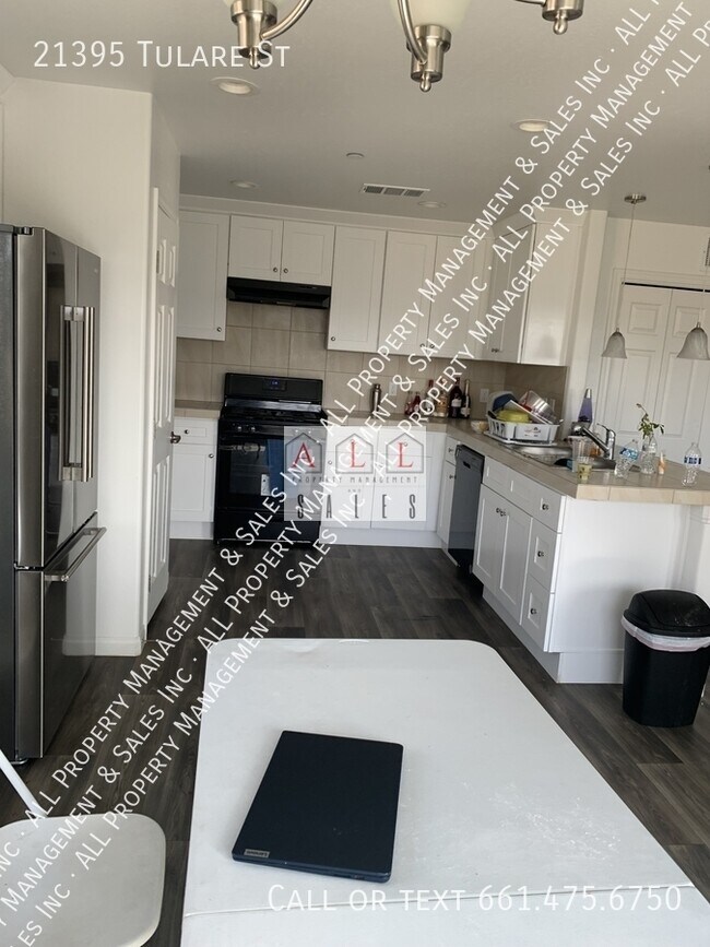 Foto del edificio - 21395 Tulare St