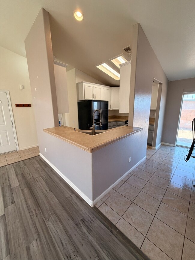 Building Photo - 5411 Baileya Ave