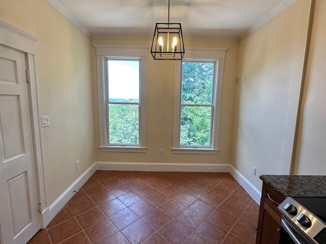 Building Photo - 273 Mason Terrace