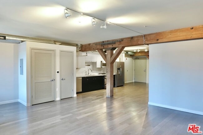 Building Photo - 527 Molino St