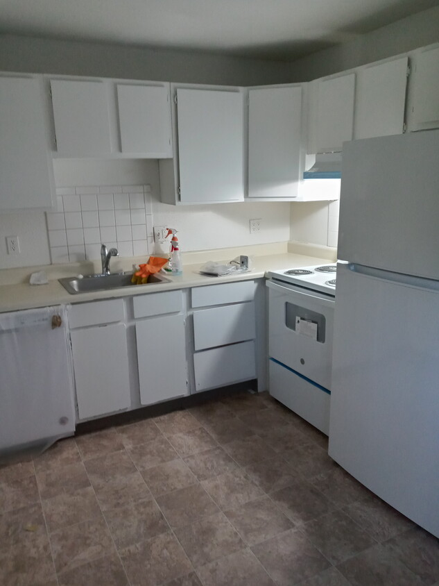 Kitchen - 1445 Yosemite St
