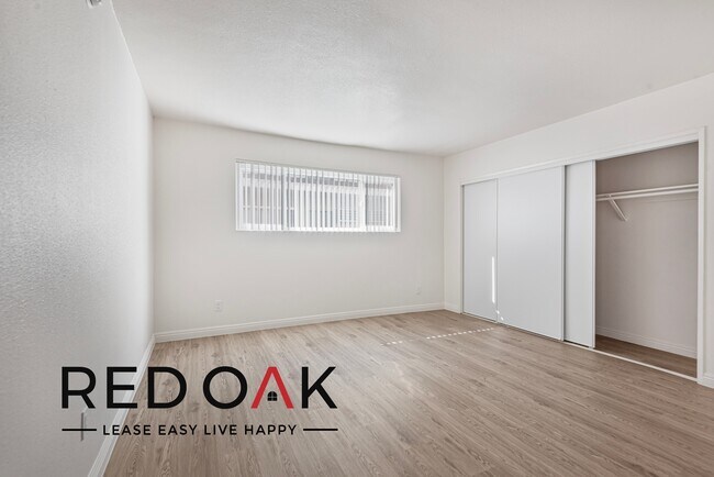 Foto del edificio - Peaceful and Roomy, Recently Remodeled One...