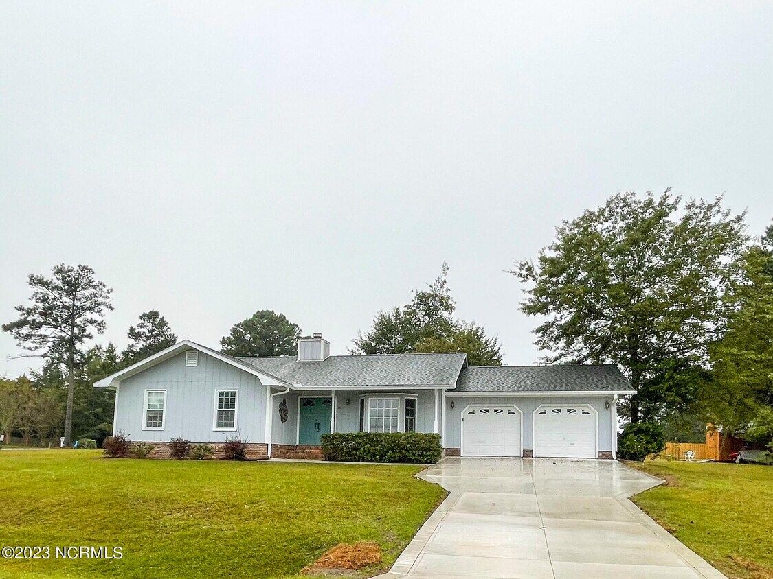Primary Photo - 211 River Reach Dr