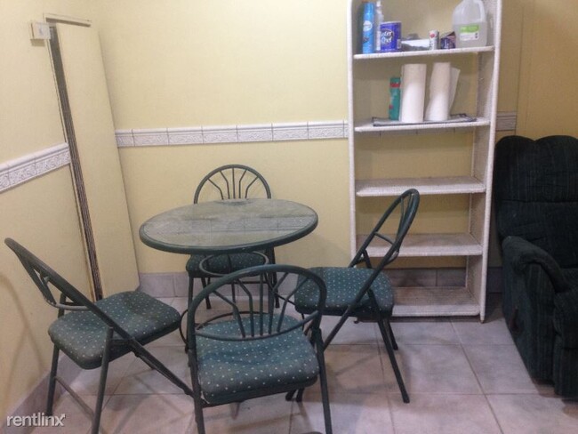 Foto del edificio - 1 br, 1 bath Condo - 8817 Thomas Dr