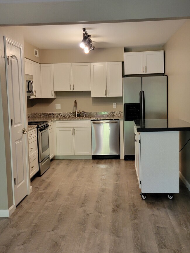 Building Photo - 7415 Triwoods Dr