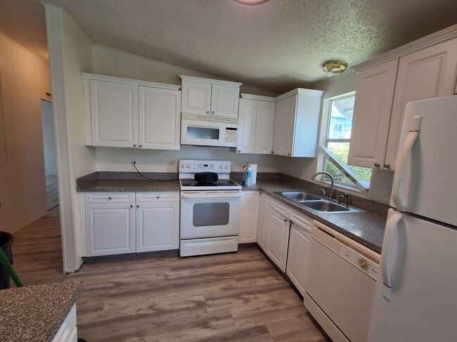 Kitchen - 35303 SW 180th Ave