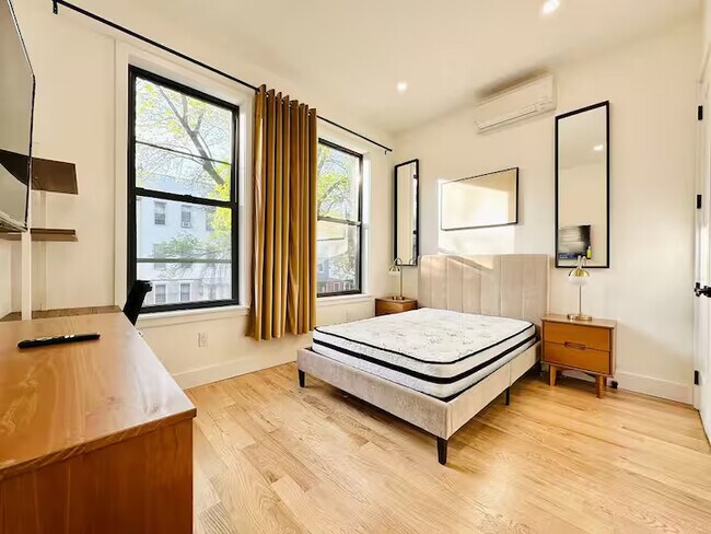 Foto del edificio - Furnished room/NOT APARTMENT