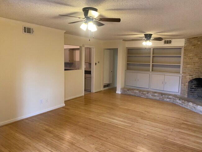 Building Photo - 7939 Habersham Ln
