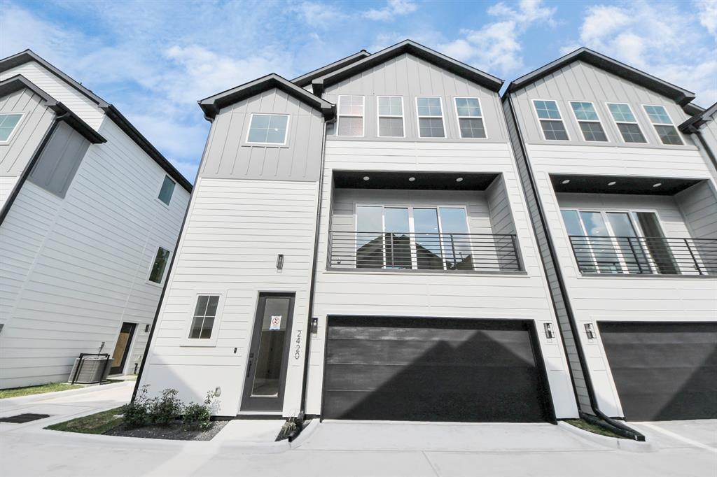 Foto principal - 2420 Harrington St