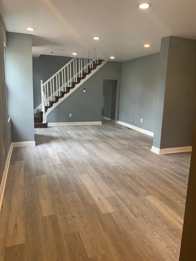 Building Photo - 2800 Clifton Park Terrace