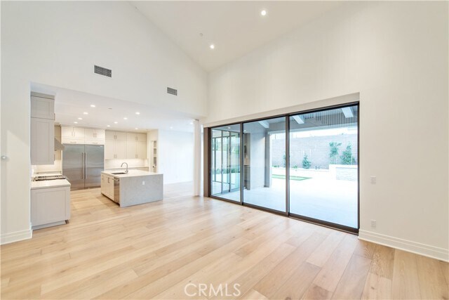 Building Photo - 114 Limone