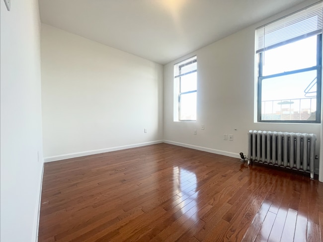 Building Photo - 3220 35th St