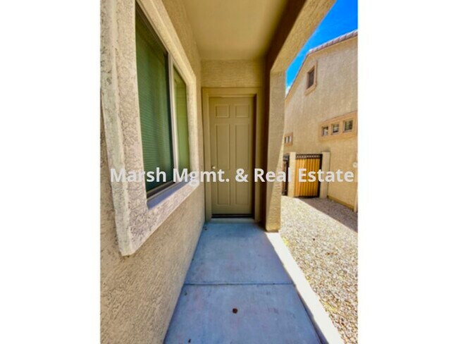 Building Photo - Great home offering a split floor plan with 3 bedrooms in Tempe.