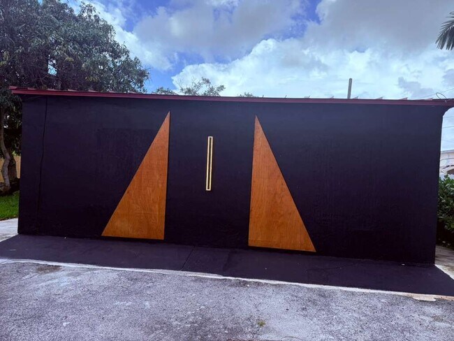 Building Photo - 14240 S Biscayne River Dr