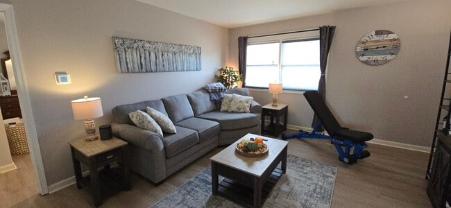 Living Room - 101 Wyncote Ct