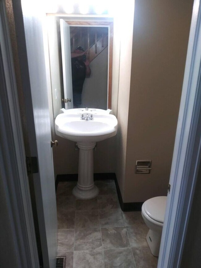 Foto del edificio - 3 Bed 1.5 Bath 1 Car Garage 2 Story Town Home