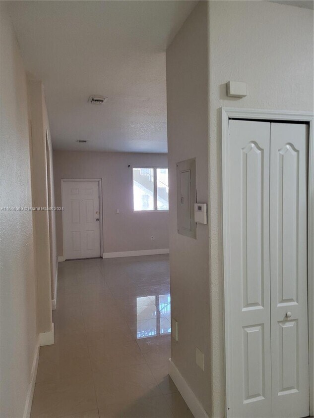 Primary Photo - 2811 SE 17th Ave
