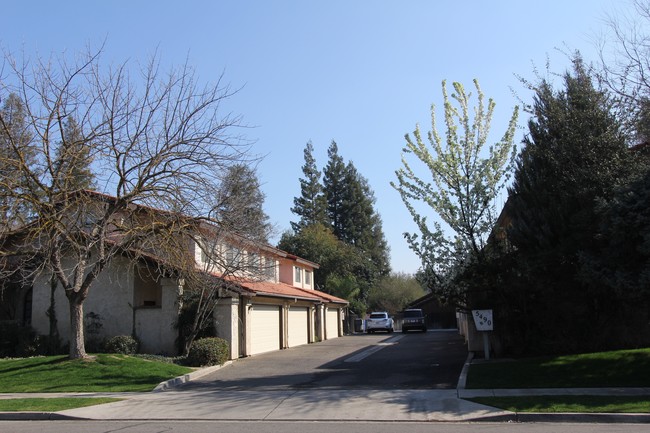 Foto del edificio - 5490 N West Ave