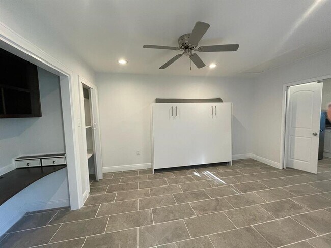 Building Photo - 7410 Ilex St