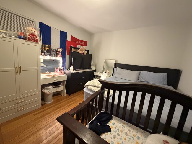 Building Photo - 5937 W Dakin St