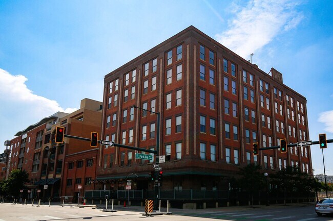 Building Photo - Rustic Charm in the Heart of Downtown Denv...