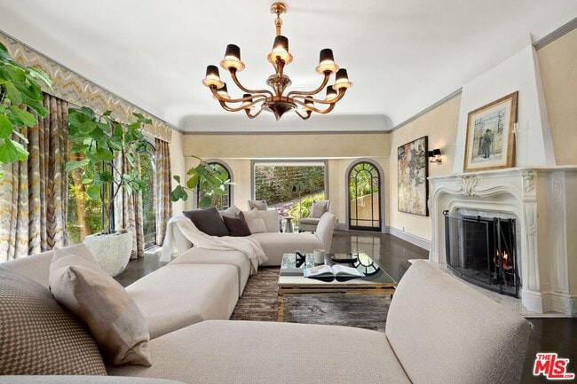 Foto del edificio - 3300 N Knoll Dr