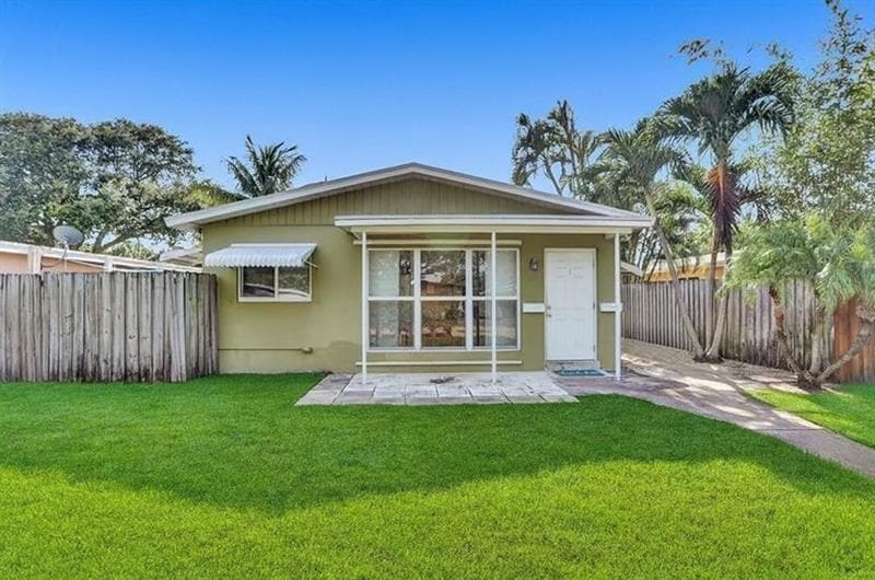 Foto principal - 227 NE 24th Ave
