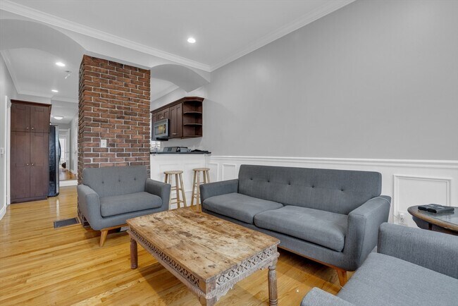 Foto del edificio - 681 E 8th St