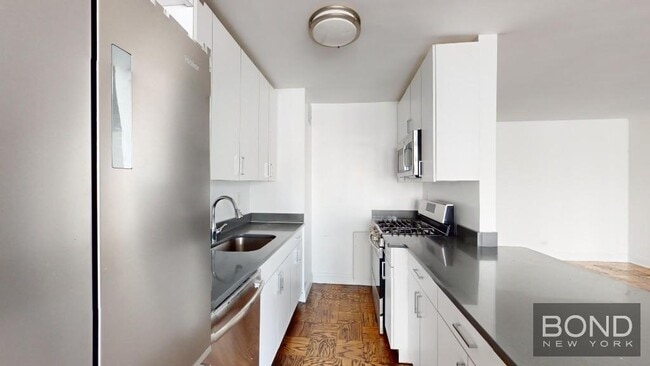 Building Photo - 240 E 82nd St