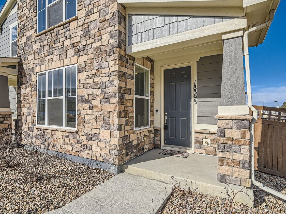 Primary Photo - Modern Luxury 3BR/2.5BA Gem located in Aur...