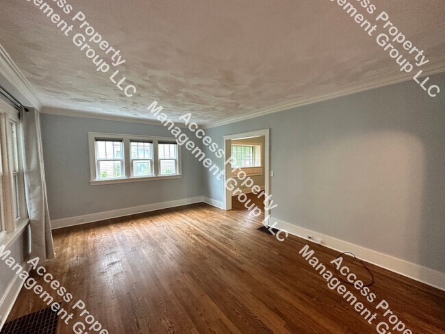 Building Photo - Beautiful SE Side Four Bedroom Home