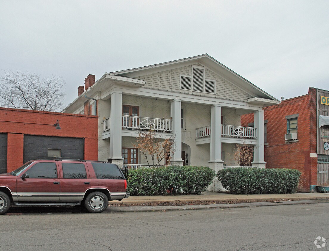 Building Photo - Belleview