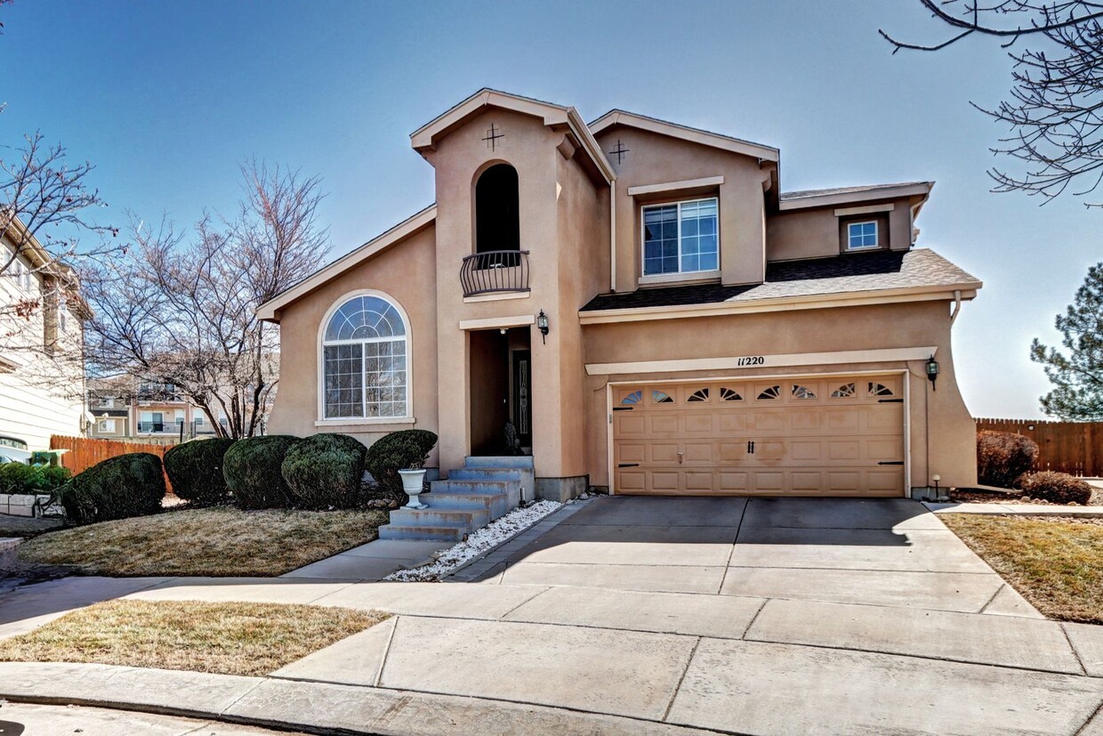 Primary Photo - Beautiful 2-story Home in Dunes Park Hende...