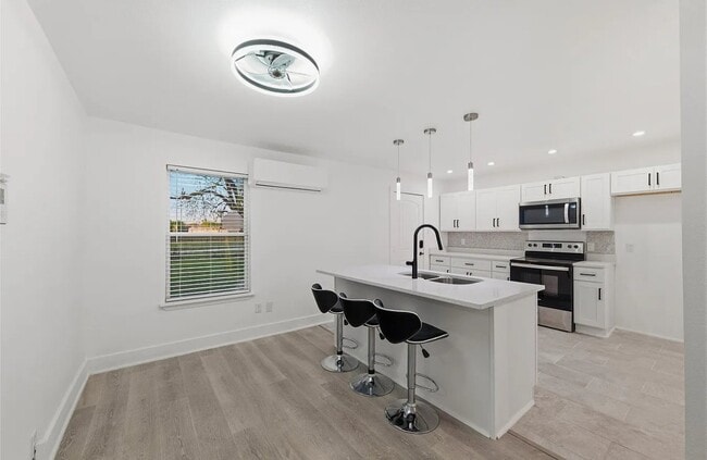 Building Photo - 3077 Sunnyvale St