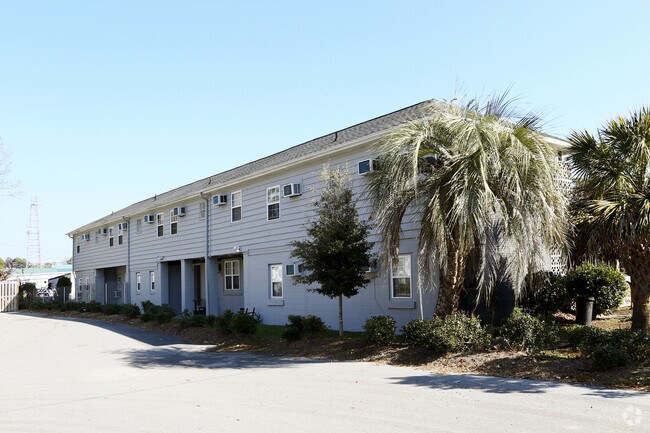 Building Photo - Balsam Place