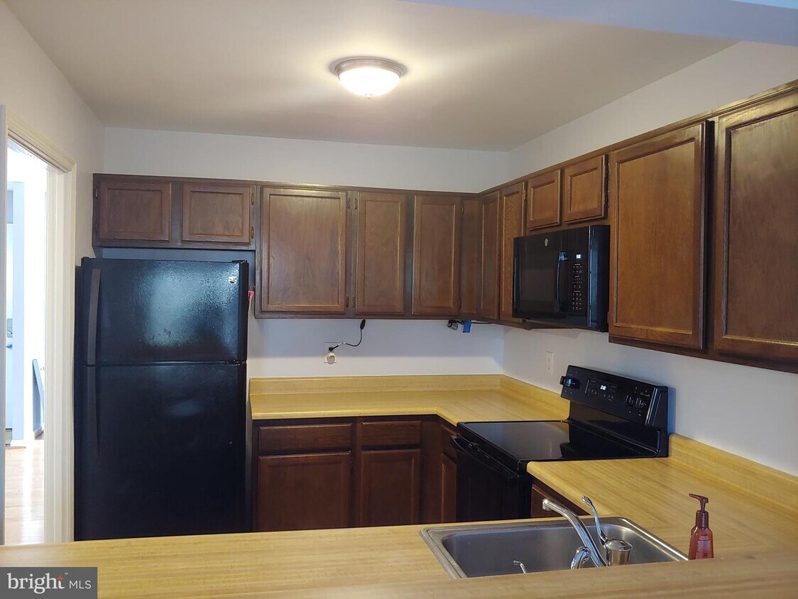 5939 1st Landing Way Unit 95, Burke, VA 22015 Apartment for Rent in