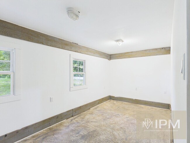 Foto del edificio - 2451 Log Cabin Rd