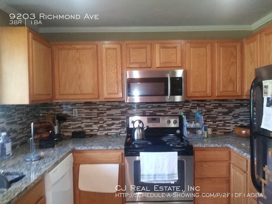 Building Photo - 9203 Richmond Dr
