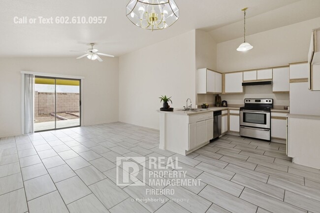 Foto del edificio - 8563 W Mission Ln